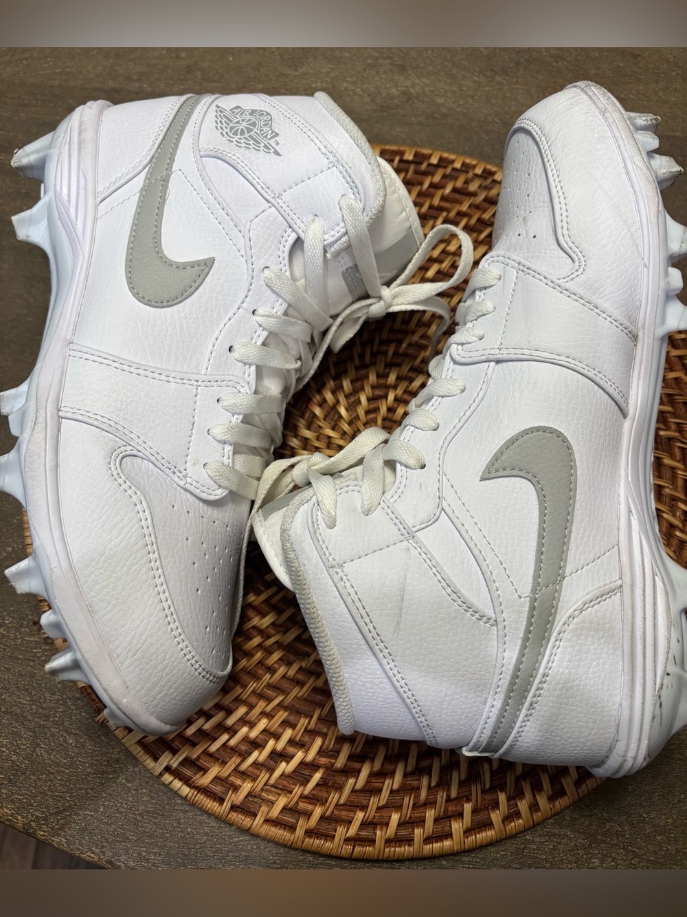 Jordan 1 Men’s Alpha Menace Mid Football Cleats Size 9